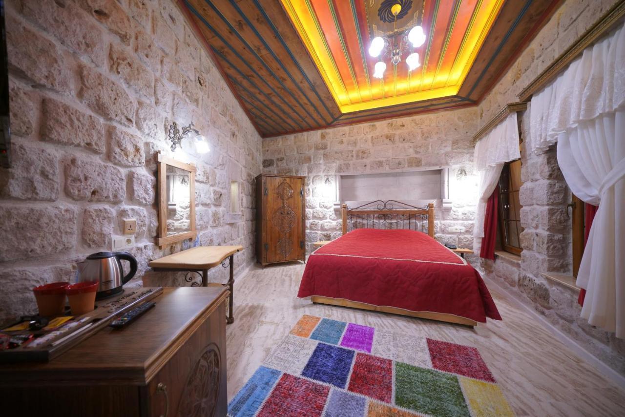 Cave Hotel *