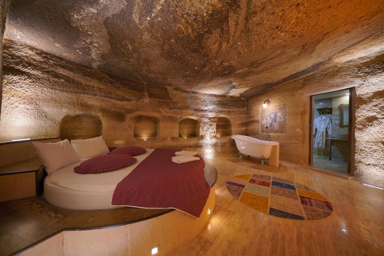 Отель Cave *