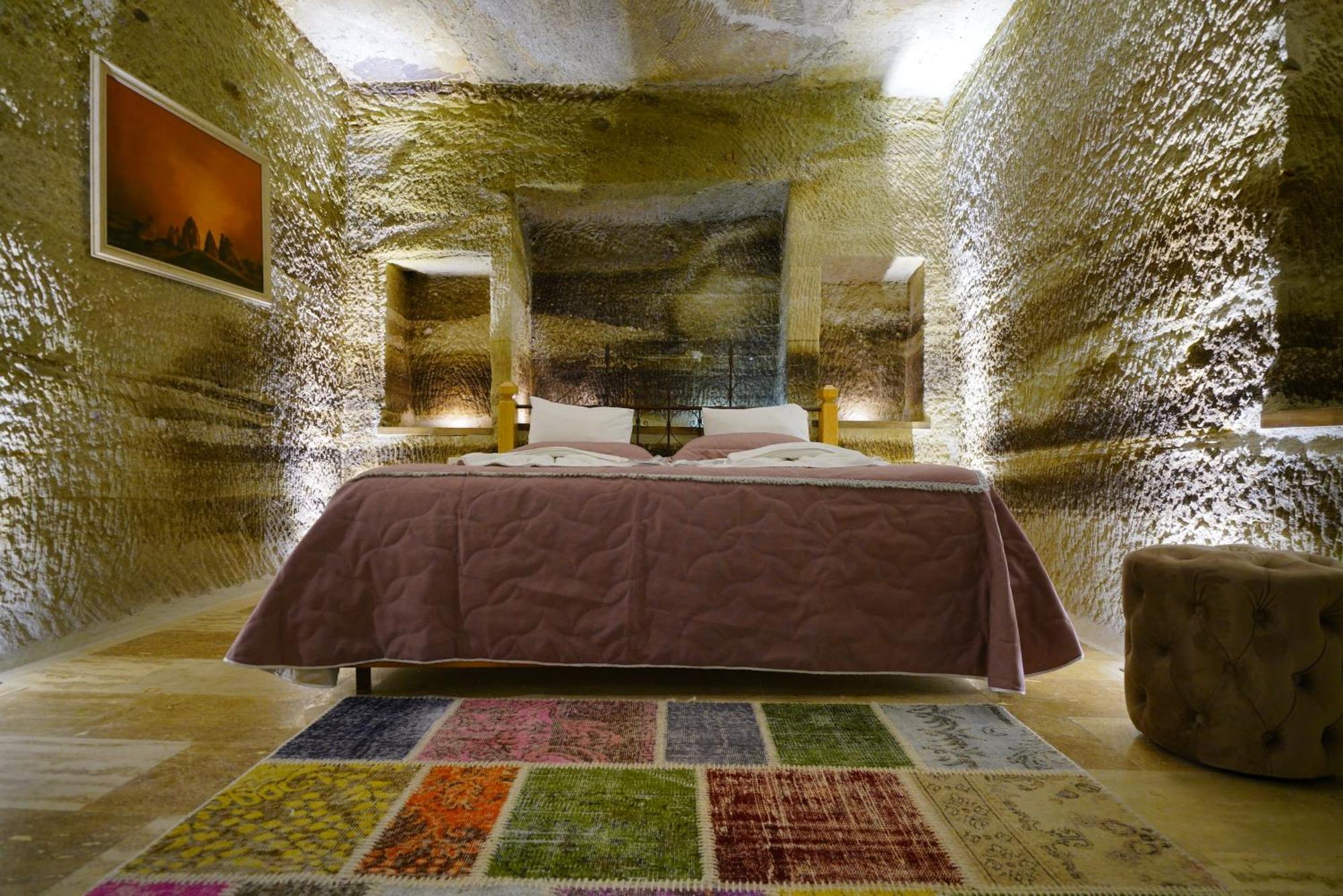 Cave Hotel *