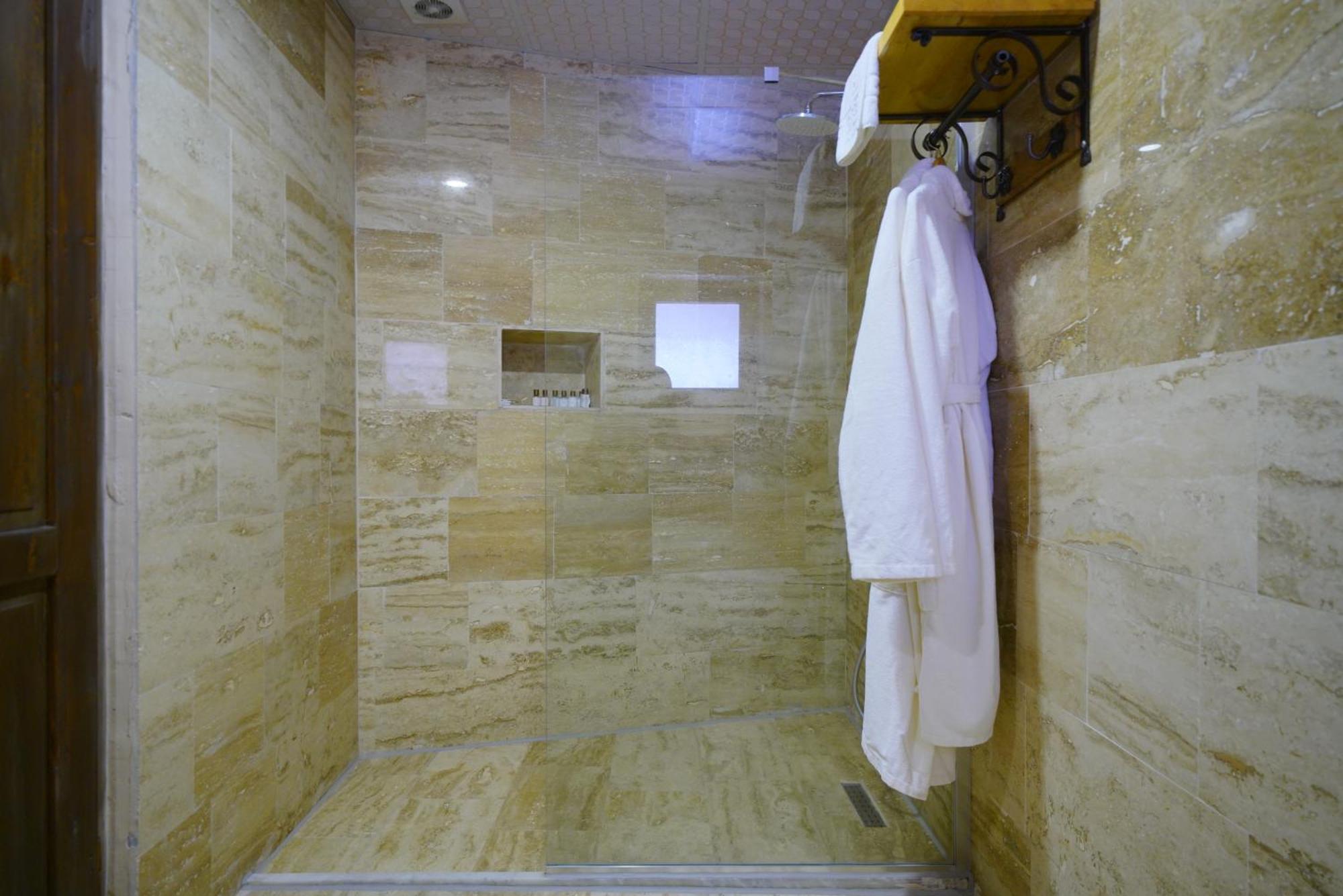 Hotel Cave *